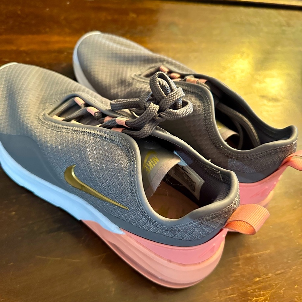 Brand new Nike Air Max Tennis Shoes